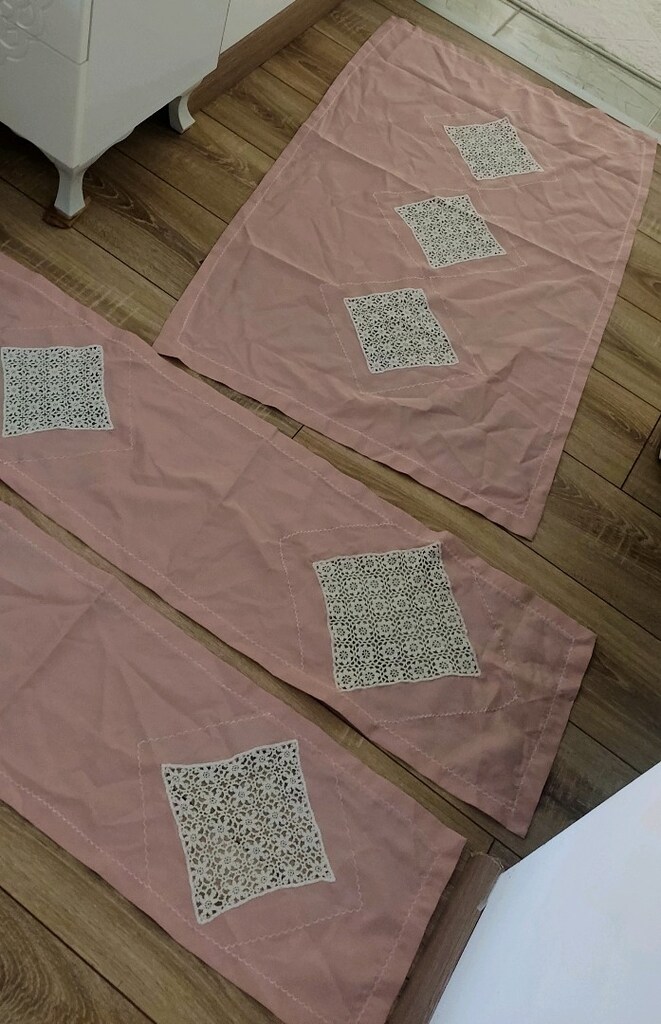 Pudra Pembe Dantel Detaylı 3 Parça Masa Örtüsü Seti - 2
