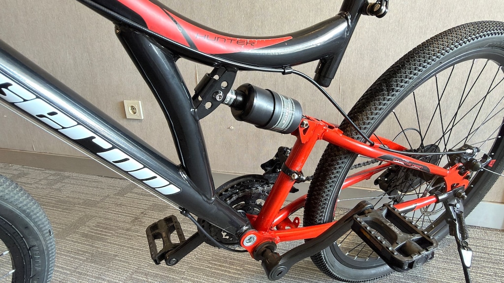Geroni HUNTER - 26" - MTB - 16' - 21 Vites - V.B - Bej-Siyah/Kırmızı - 10