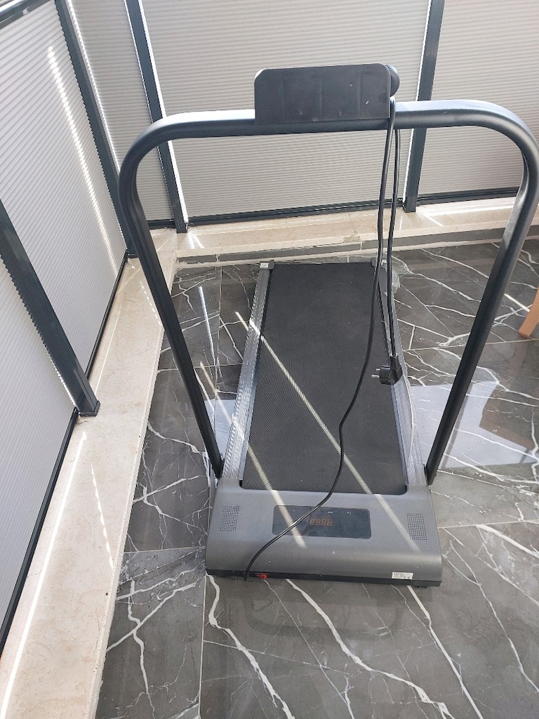 sıfır ayarında katlanabilen bluetoothlu eğim özelliği olan koşu bandı - 8