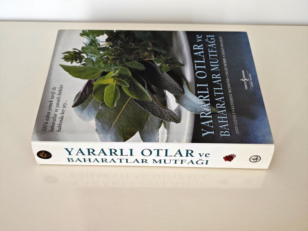 Kitap / Yararlı Otlar ve Baharatlar Mutfağı - 9