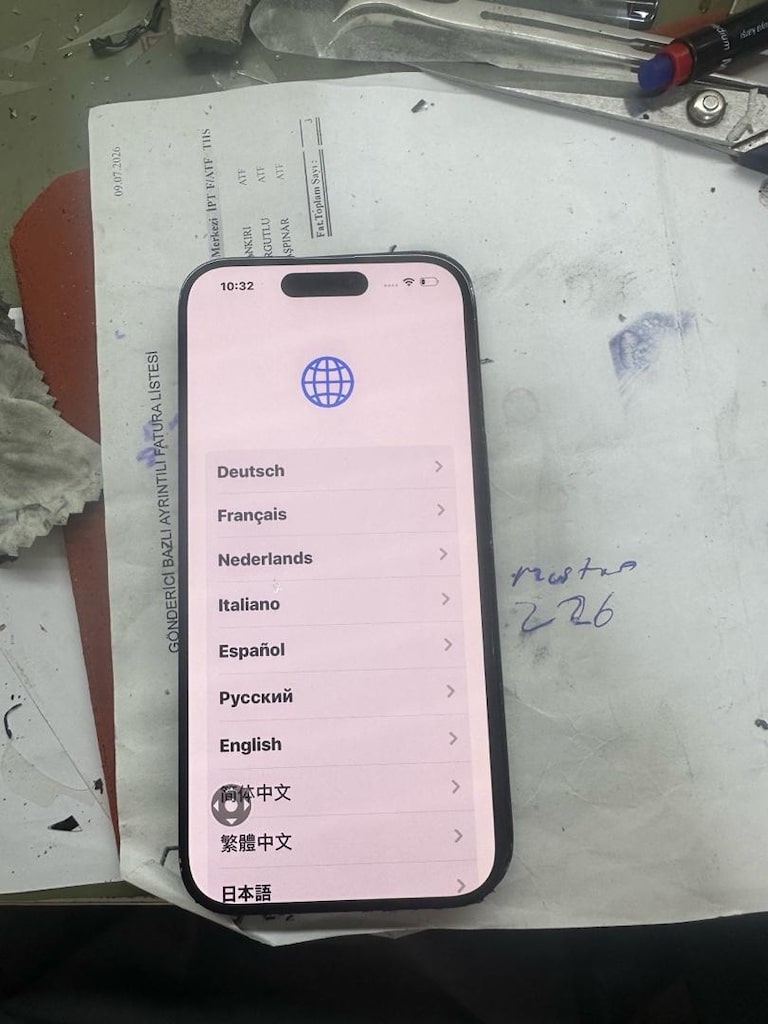 iPhone 15 orjinal çıkma pixelli ekran - 4