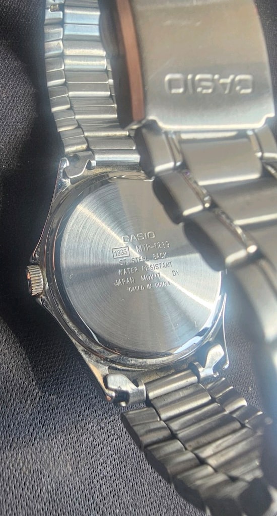 Zamanın Ötesinde Bir Klasik: Casio Quartz Saat (MTP-1239) - 4