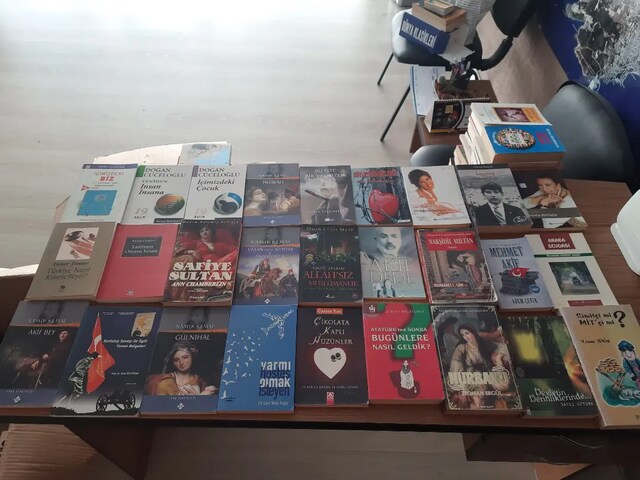 250 adet karışık güncel kitap, hikaye roman