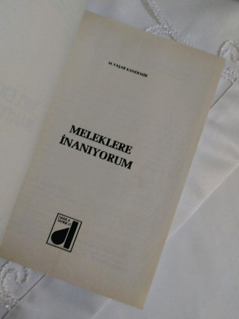 MELEKLERE İNANIYORUM. - M. Yaşar Kandemir - 2