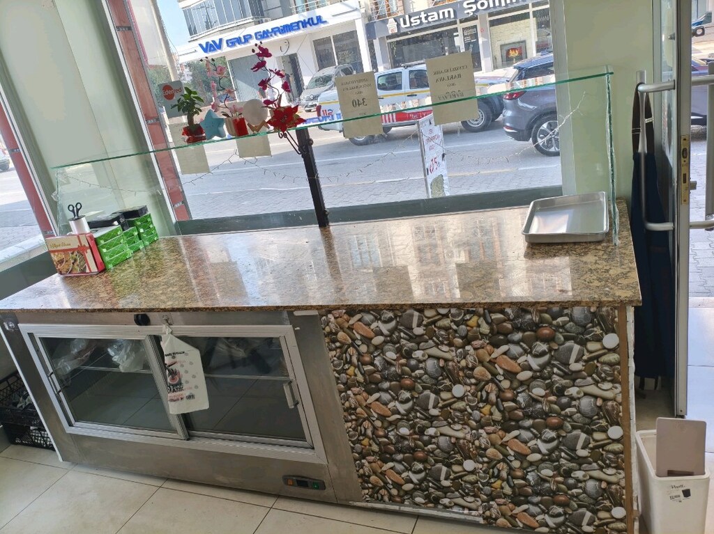 Mermer Tezgah Dolabı, Masa