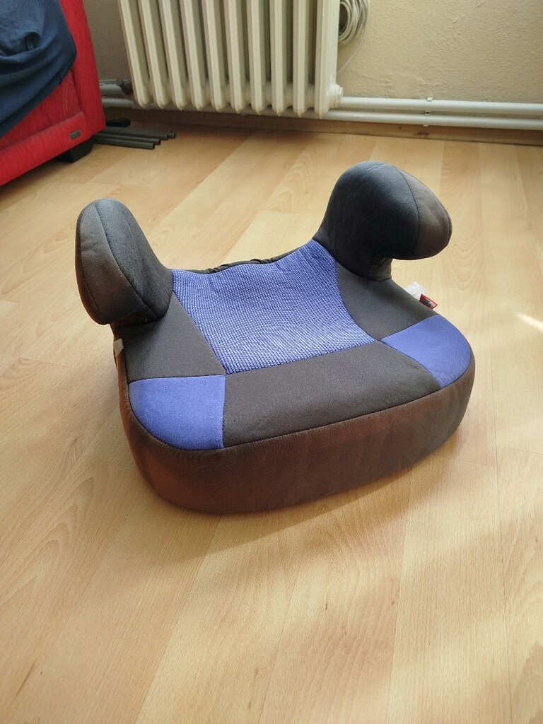 Yeni gibi 15-25 kg universal çocuk yükseltici oto koltuğu - 2