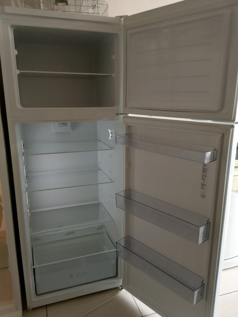 beko marka buzdolabı yeni gibi - 2