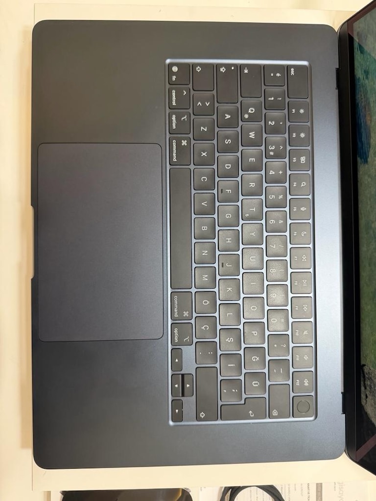MACBOOK AİR 15” M4 1 YIL GARANTİ + MAGİC MOUSE - 4