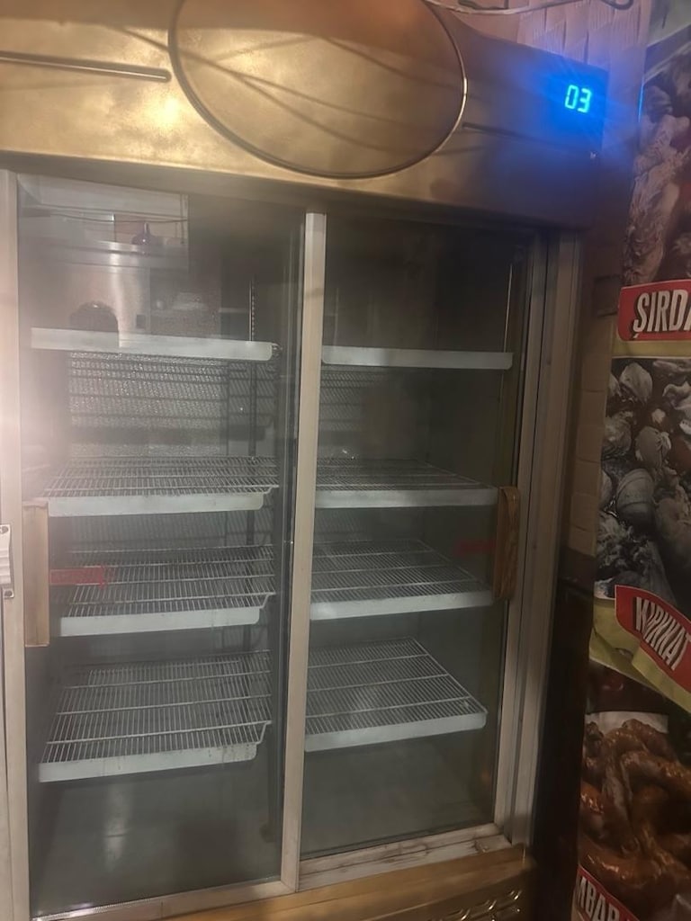çift kapılı kola dolabı - 3