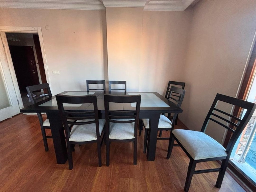 yemek masası 200x220 8 sandalyesi ile satılıktır - 2