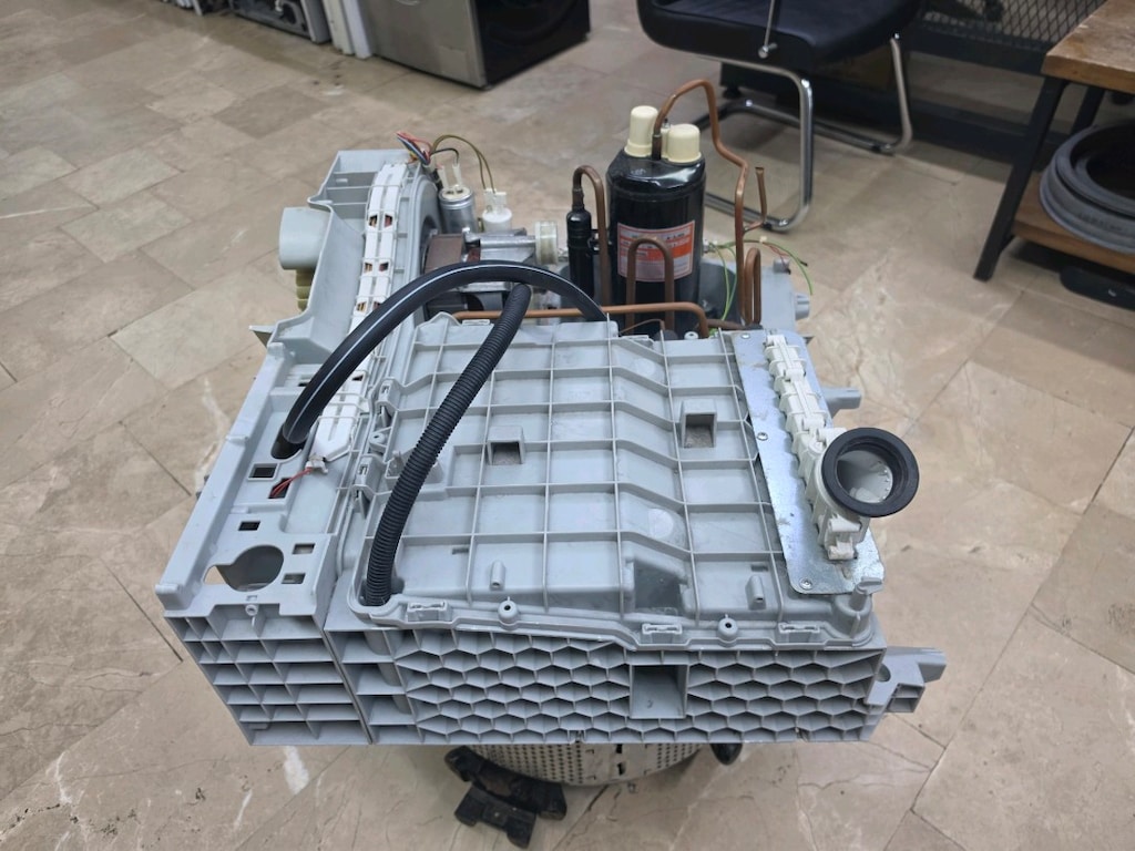 Bosch WTW86260TR Isı Pompalı Kurutma Makinesi Kompresör Blok Orijinal - 8