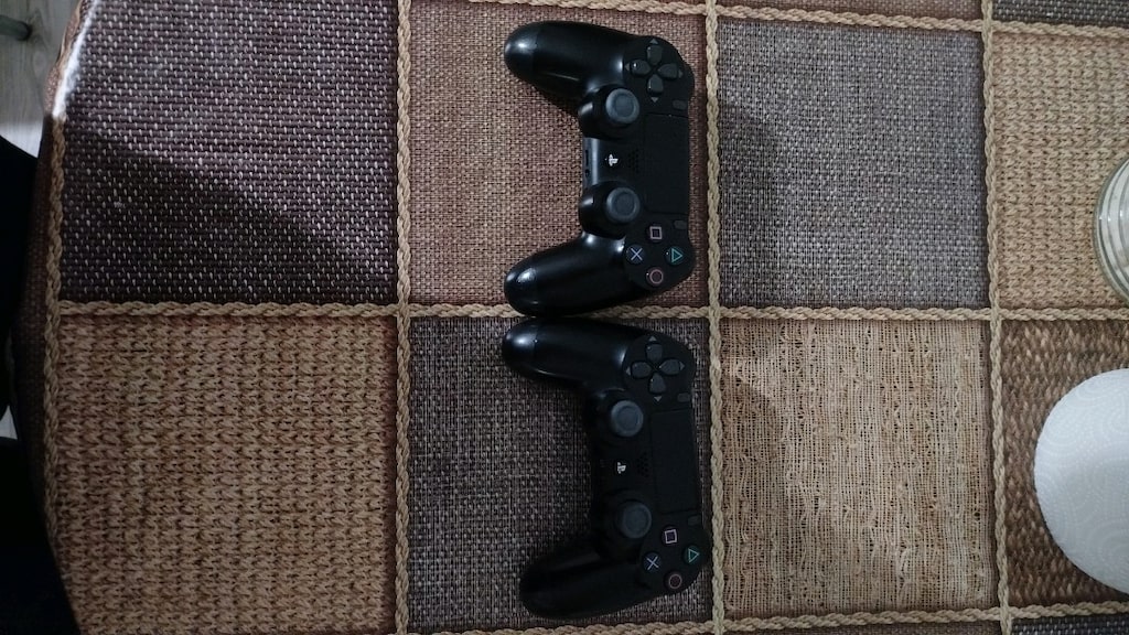 PlayStation 4 Slim - 4