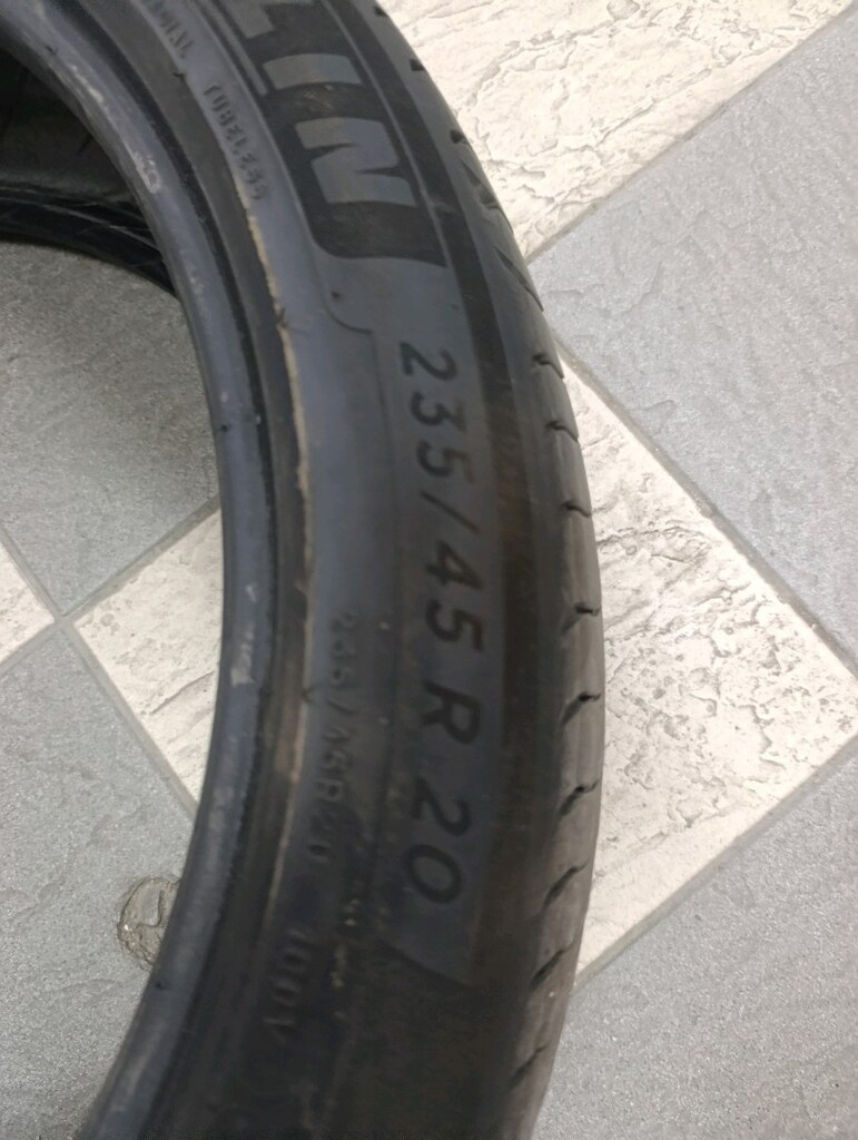235/45/20 Michelin - 7