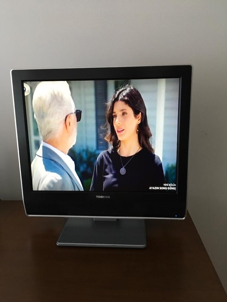 TOSHIBA LCD COLOUR TV 20” - 5