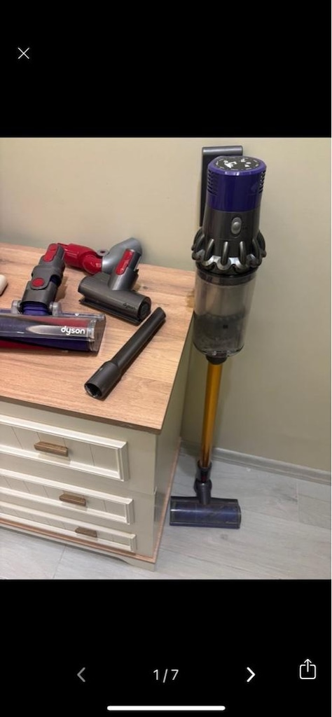 3 ayrı ürün fotograflara bakınız dresuar orta sehpa , dyson süpürge.
