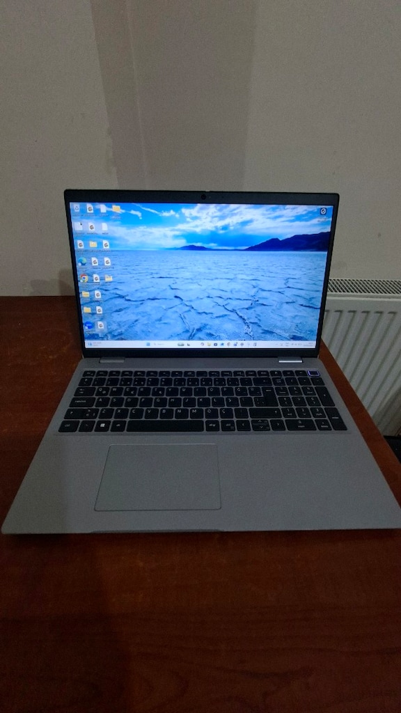 Dell Latitude 5520 Laptop - 2