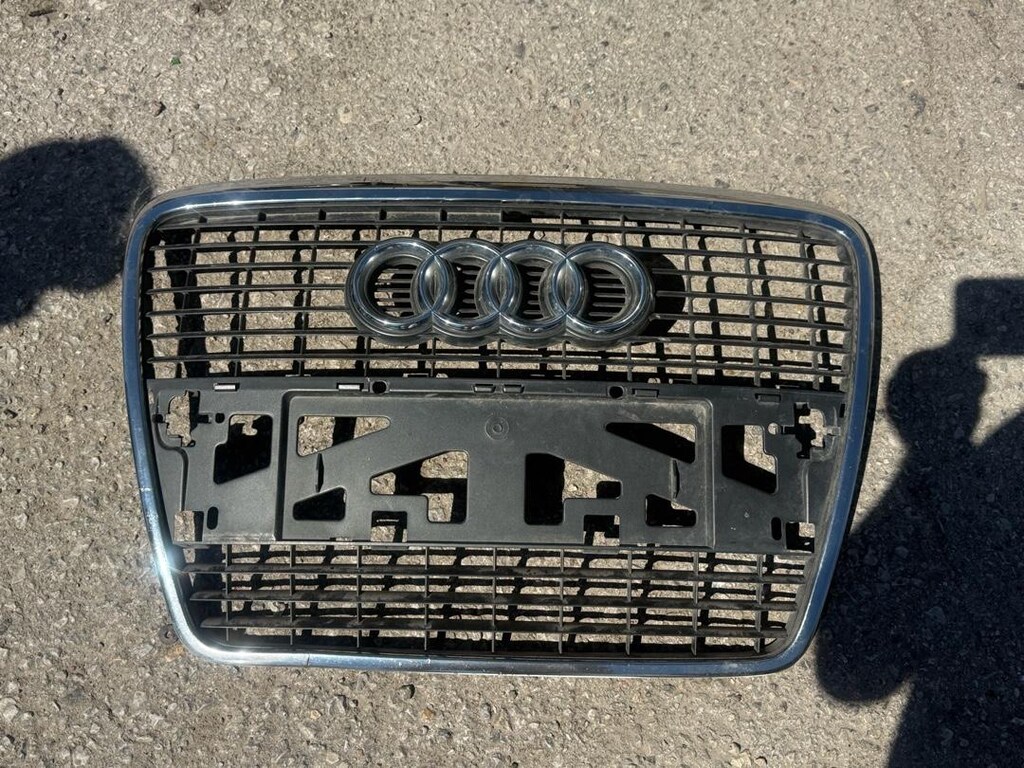 Audi A6 Panjur C6 Kasa Orjinal Panjur Logosu Üzerinde Temiz Panjur - 2
