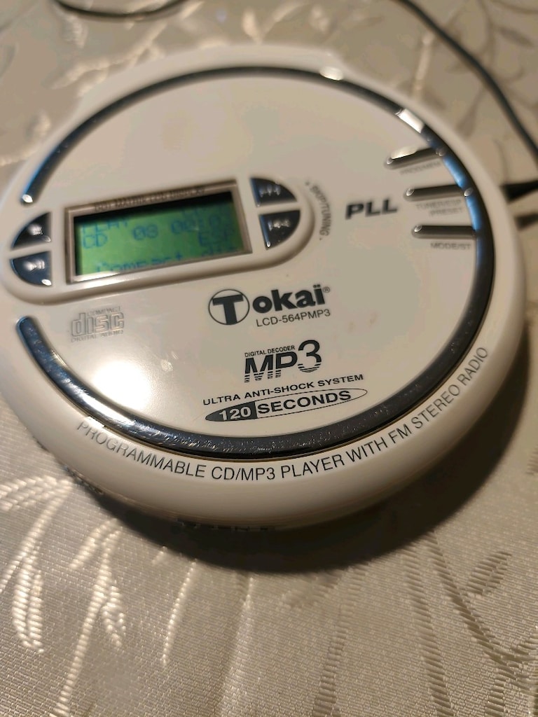 TOKAİ LCD -564PMP3 CD/MP3 Player FM STEREO RADYO