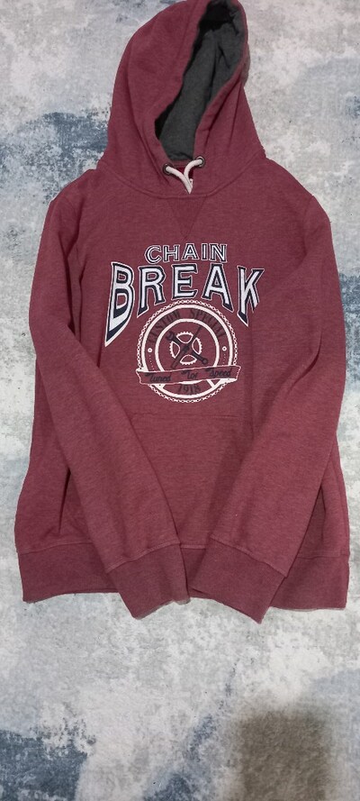 Sweatshirt L beden cok temiz.