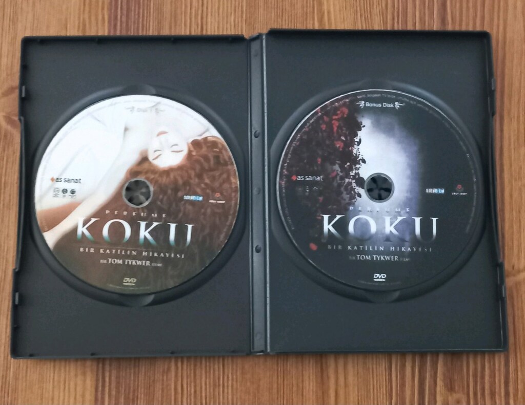 Koku: Bir Katilin Hikayesi - 2 Diskli Özel Versiyon DVD (Koleksiyonluk - 3