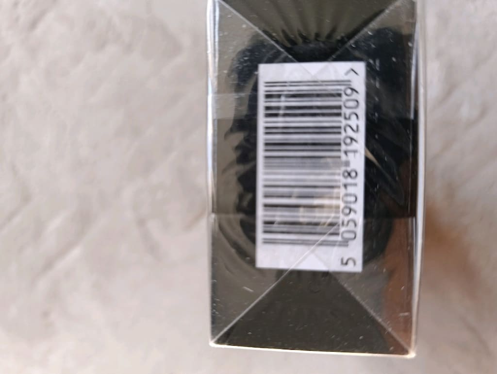 Avon'un klasikleşmiş parfüm serilerinden biri olan Black Suede, - 4