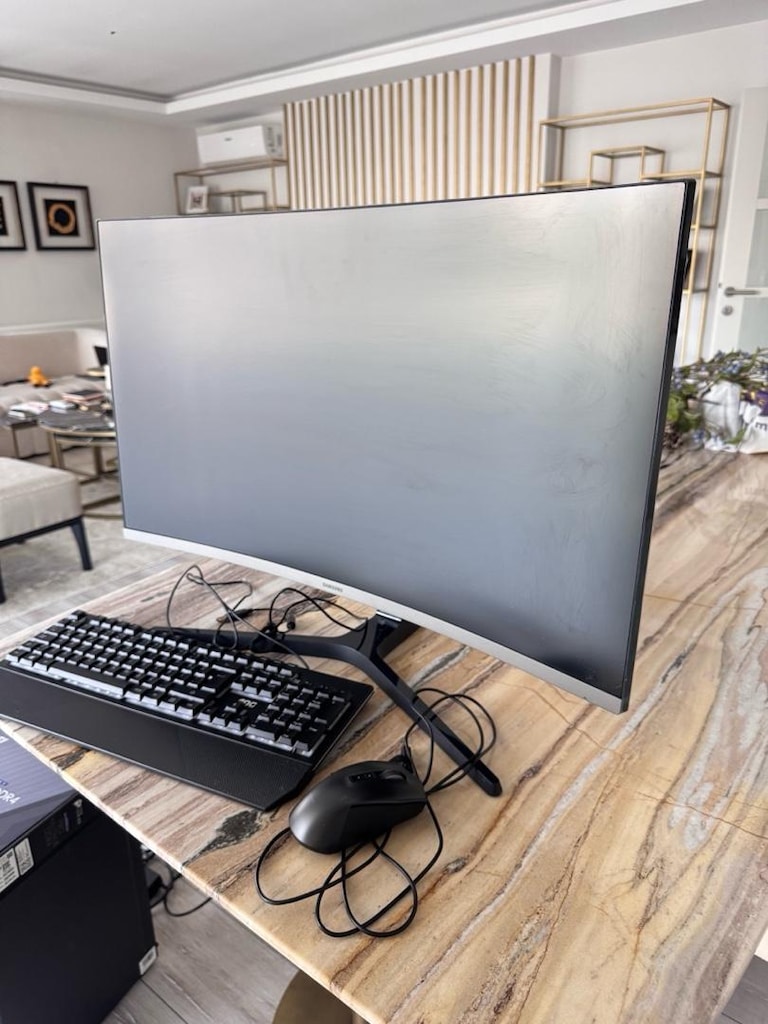 Az Kullanılmış Oyuncu Bilgisayarı RTX-3060Ti+i5 12400F+32”Curved Ekran - 17