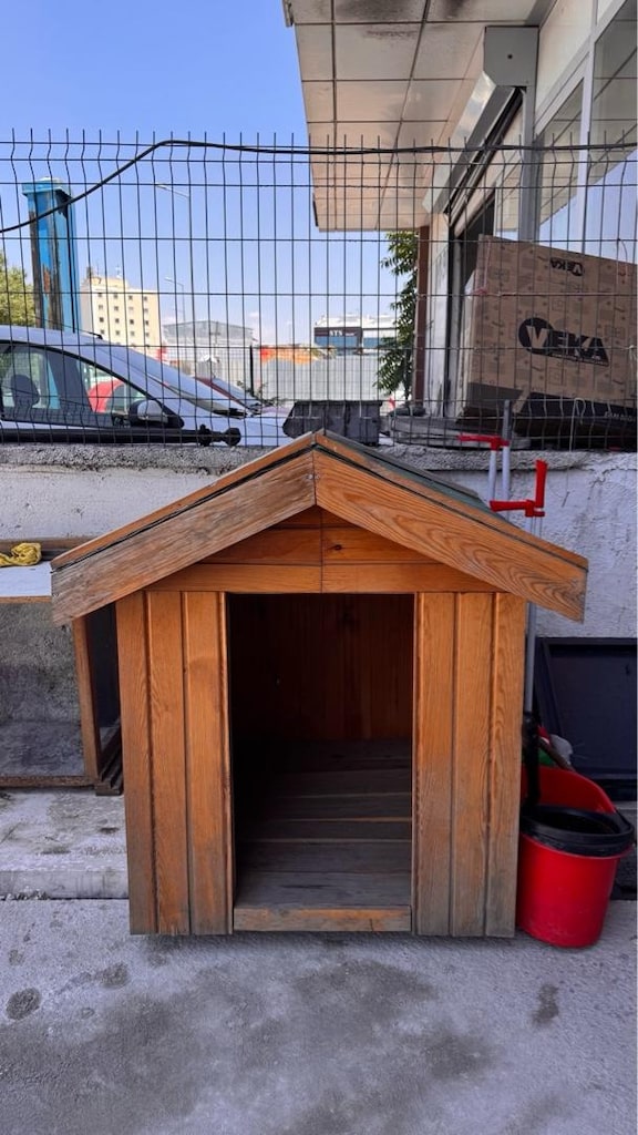 ACİL SATILIK KÖPEK KULÜBESİ