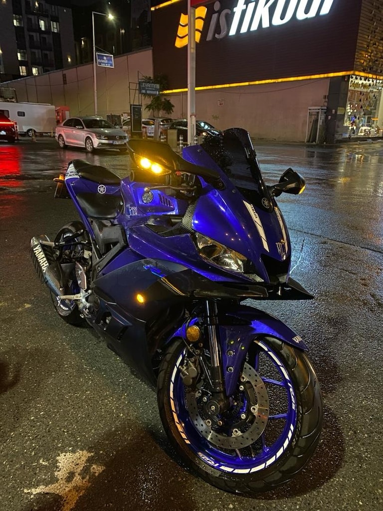 YAMAHA R25 - 4