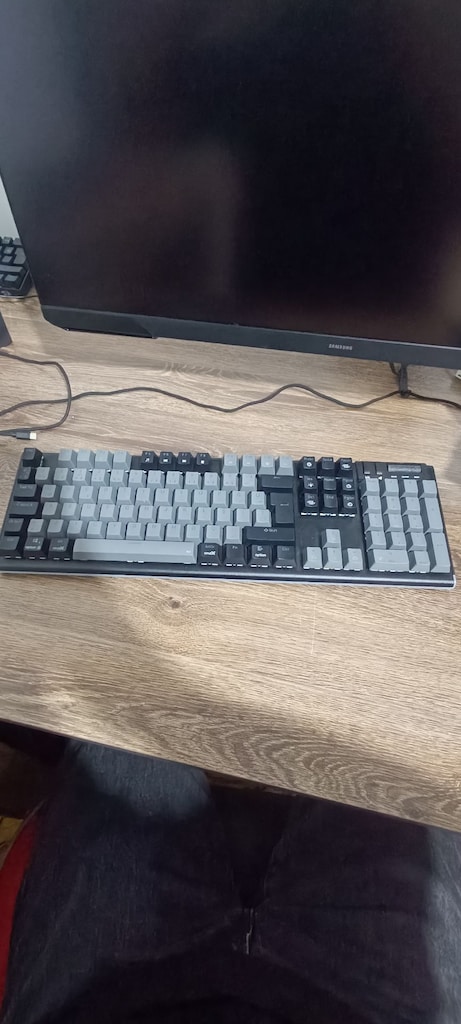 Oyuncu laptopu tüm ekipmanlarıyla beraber - 5