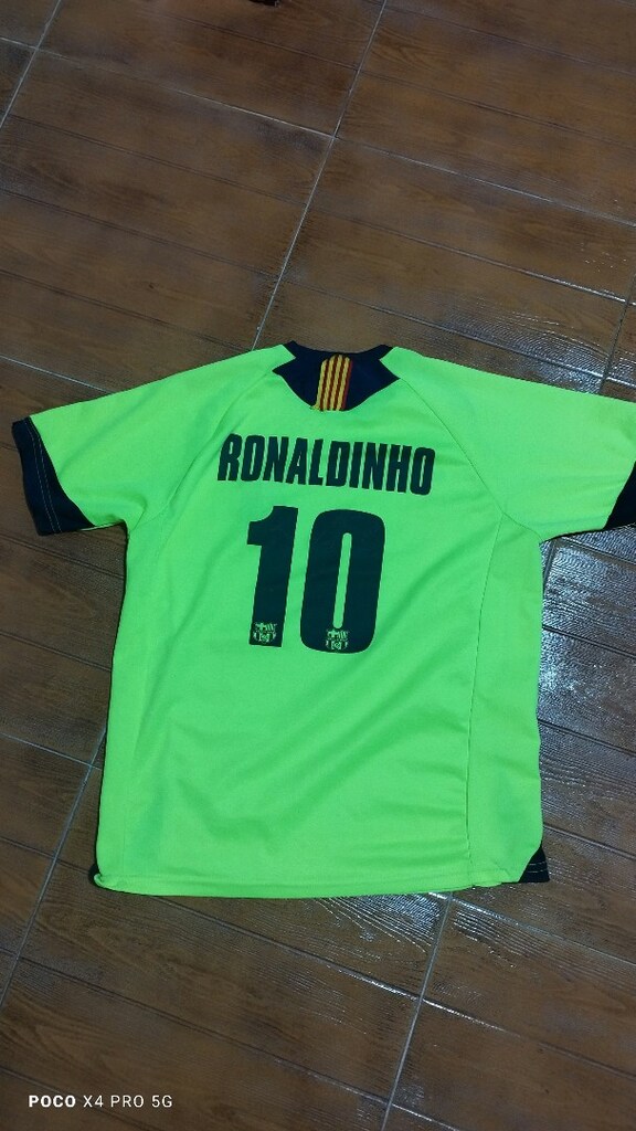 #Nike Ronaldinho forma..Arka bantta ufak sökük, dikilir ve ufak leke.. - 2