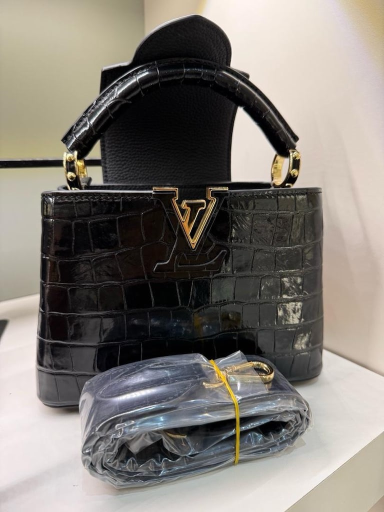 Louis Vuitton Capucines Mini Siyah Çanta - 12