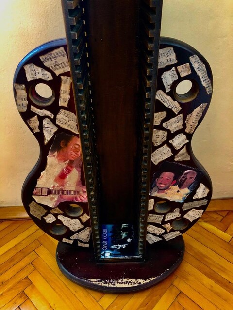 Gitar şeklinde ahşap cd lik
