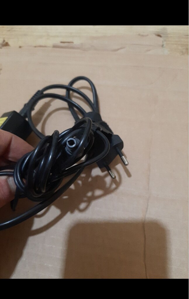 Toshiba 19v 2.37a pa5177u-1aca - 3