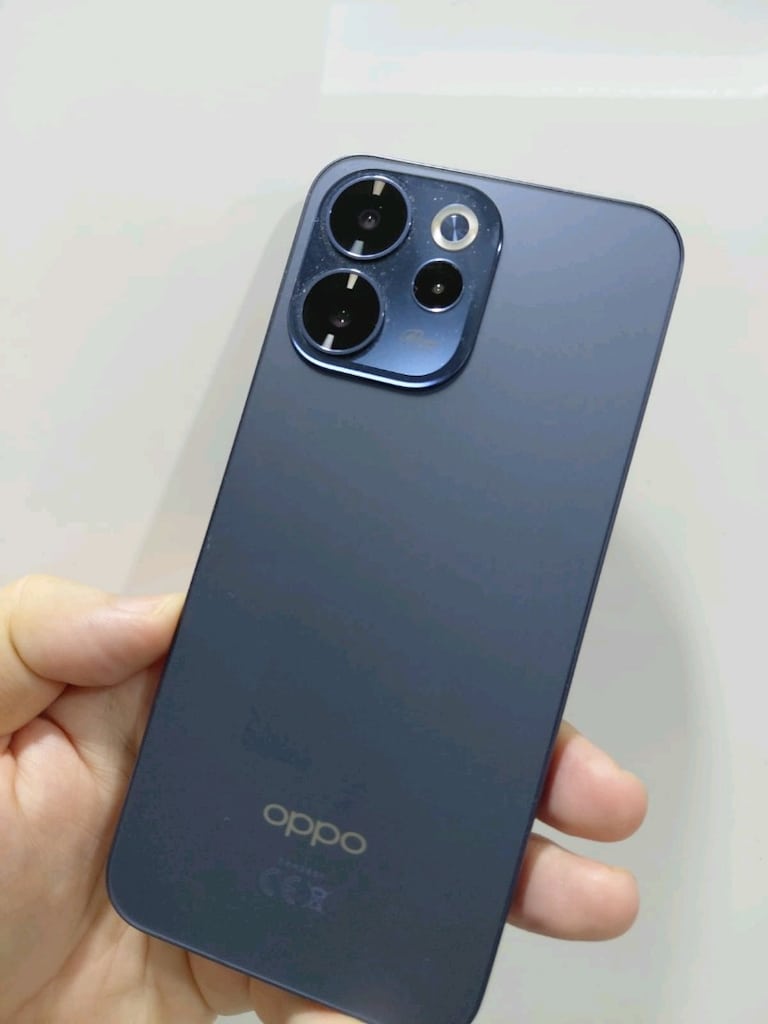 OPPO Reno 15 5 G 266 GB. 12+12 RAM