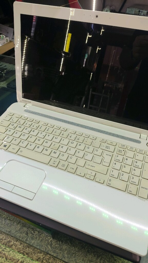 Toshiba leptap win10 6 gb rem amd işlemci 15.6 - 3