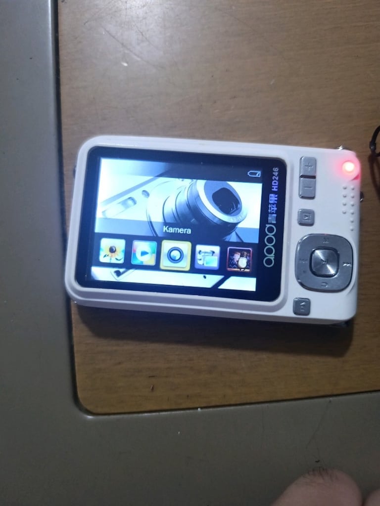 Kılıflı Retro El Konsolu ve Multimedya Oynatıcı (QOOO HD246) - Adaptör - 3