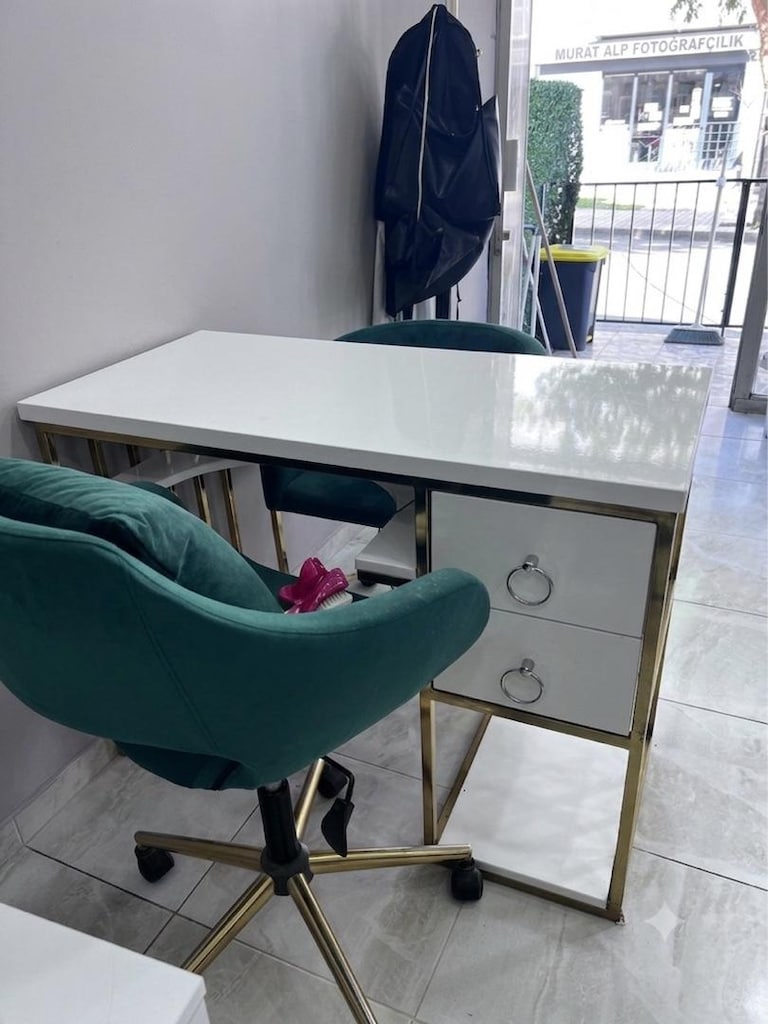 protez tırnak masası iki sandalye ile birlikte - 2