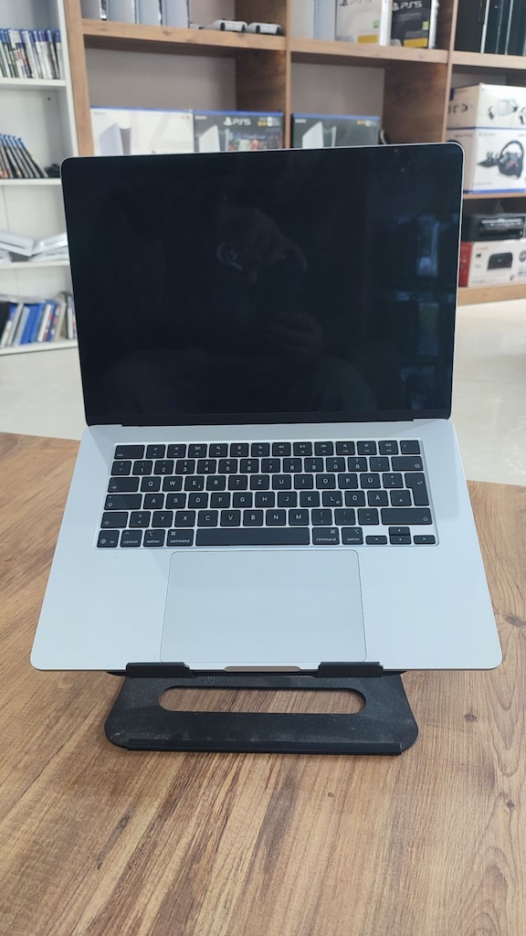 M4 İŞLEMCİ 16GB RAM.256GB SSD, PİL DEVRİ 32,15 İNCH EKRAN BOYUTU - 2