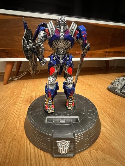 Optimus Prime'ın son derece detaylı bir aksiyon figürüdür