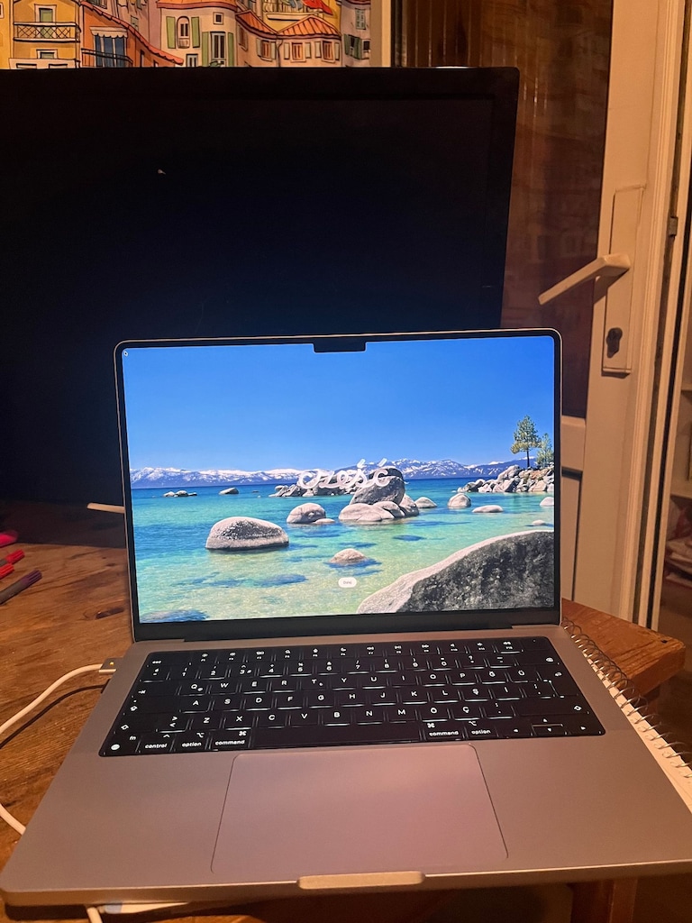 Sıfır Apple Macbook Pro 14'', 24 GB, M4-Pro Chip- Garantili