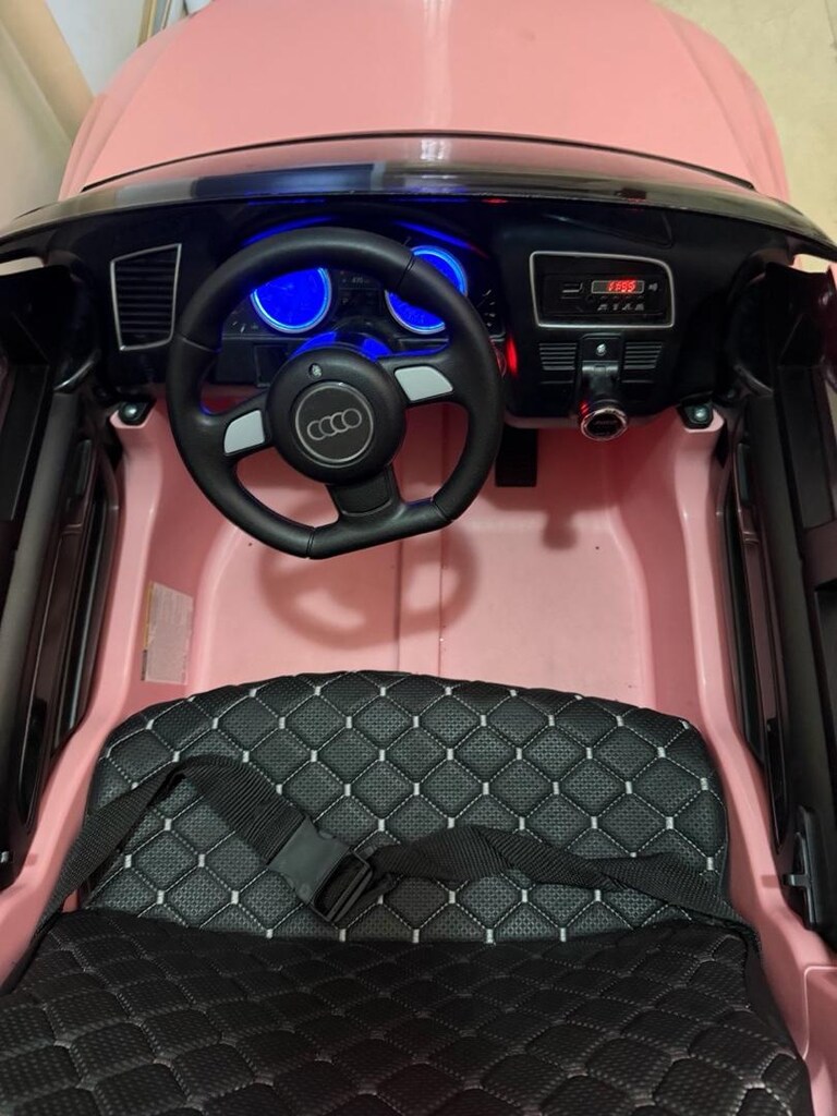 pembe akülü Audi - 4
