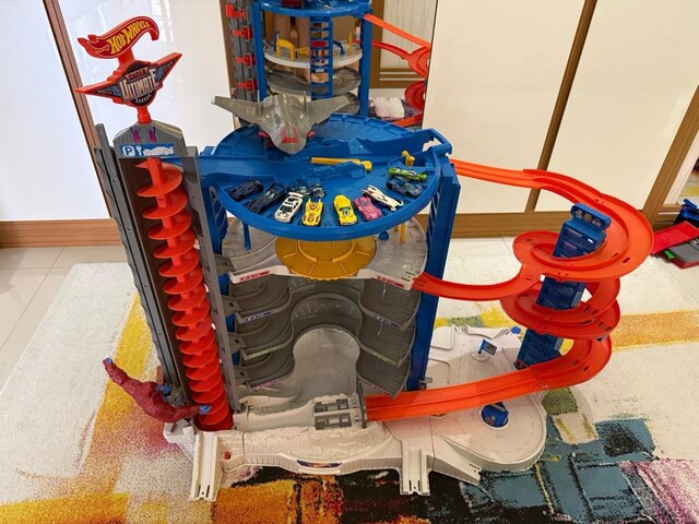 Hot Wheels Ultimate Garaj Dev Kule 140 araba kapasiteli