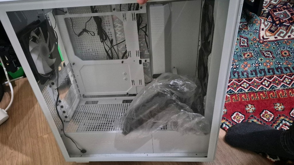 Beyaz Oyuncu Kasa RGB Fanlı ATX - 4