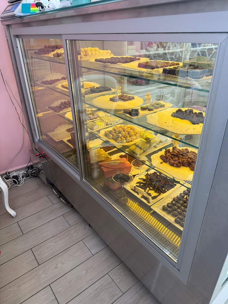 S2000 marka çikolata/pasta /meze teşhir dolabı - 2