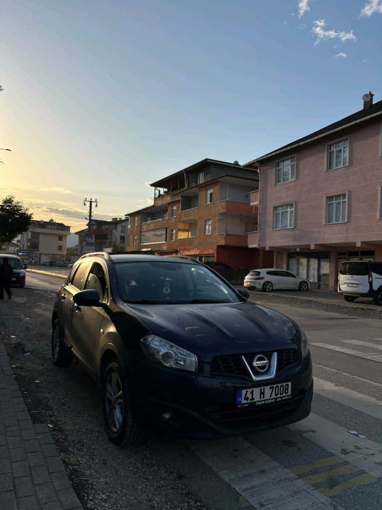 Siyah Nissan Otomobil - 8