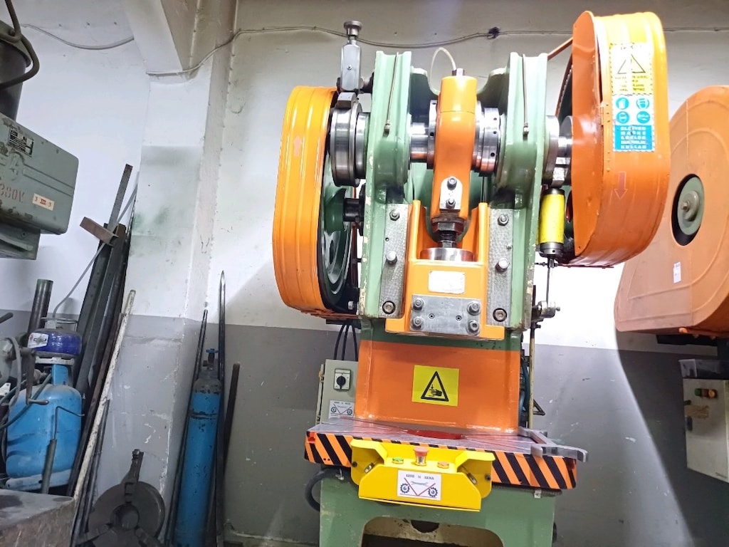 60 TON ŞAHİN MARKA ANGARAJLI EKSANTRİK PRES - 6