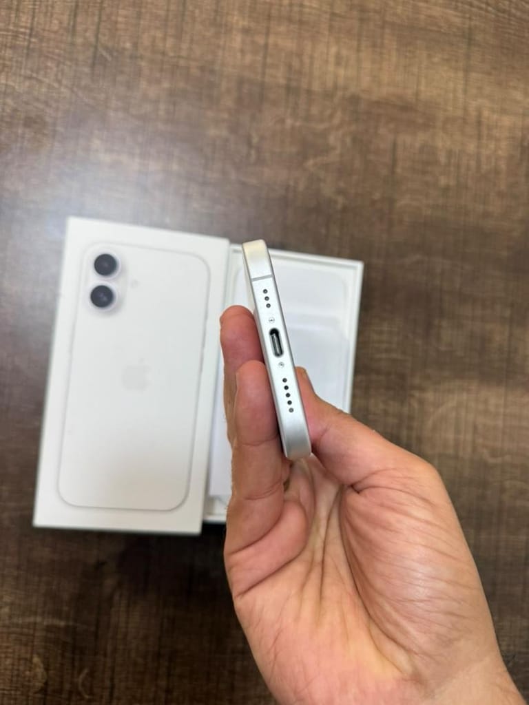 İPHONE 16 BEYAZ 128 GB - 4