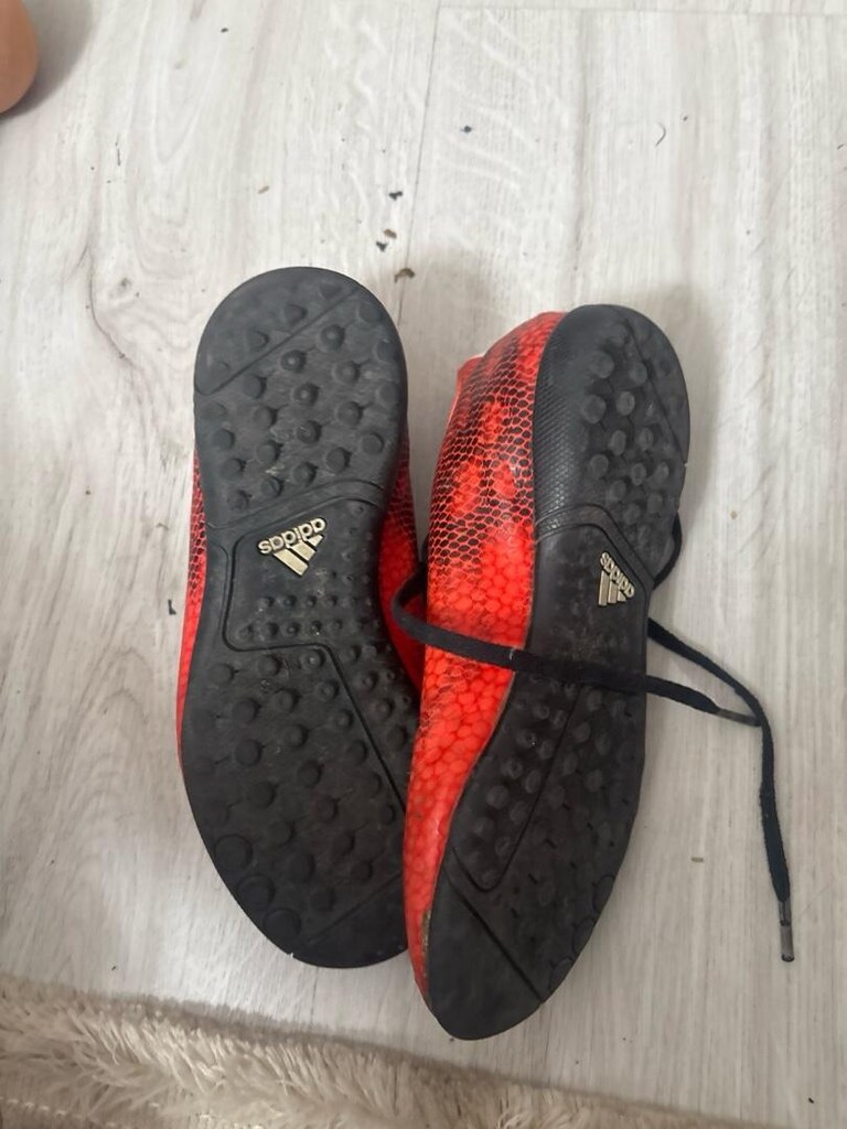 Adidas krampon 32 numara - 2