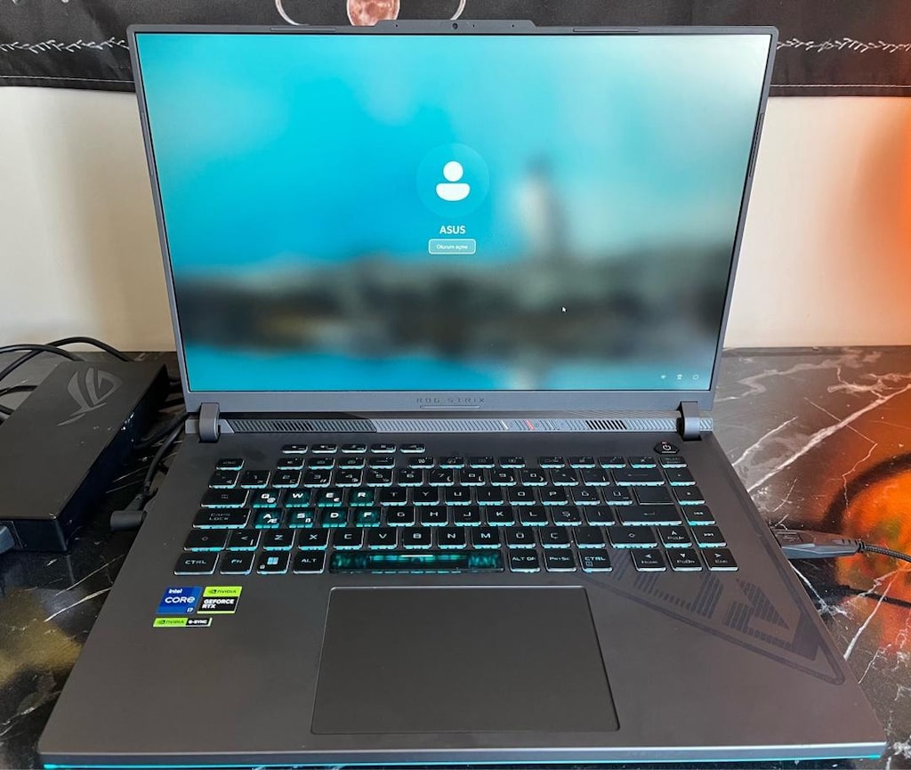 Tertemiz ASUS ROG Strix G16 - i7 13. Nesil - RTX 4070 - 16GB RAM - 5