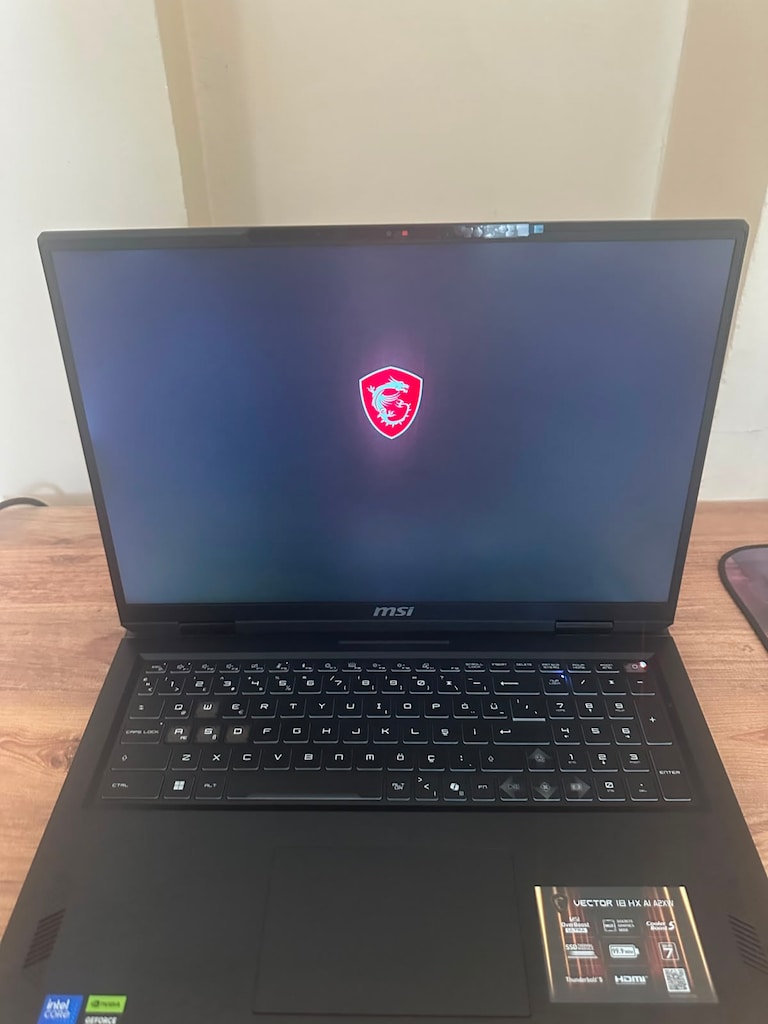 MSI VECTOR 18 HX AI RTX 5080 CORE ULTRA 9 40 GB RAM 2TB SSD - 3